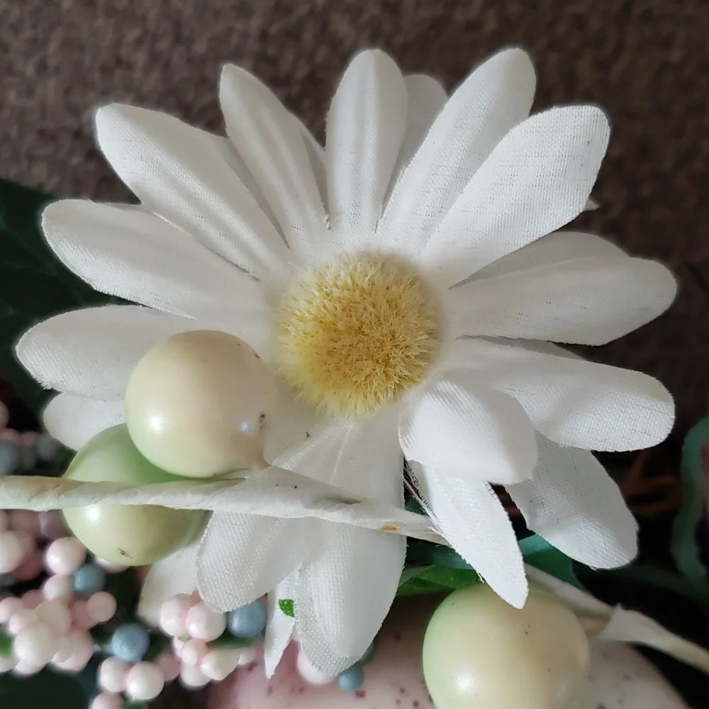 4/$16! Spring wreath speckled egg & daisies